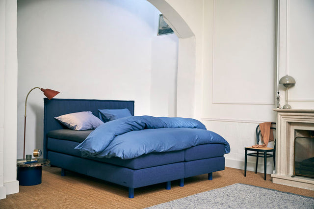 Boxspringbett auping Original - Wink mit Fussteil, Nachttisch & flacher Unterfederung